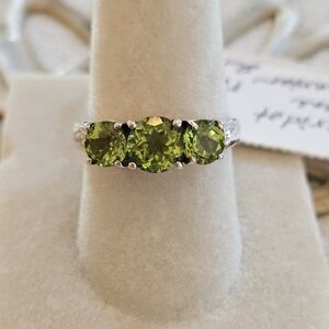 Elegant 3 Stone Green Peridot 925 Sterling Silver Ring Sz 7